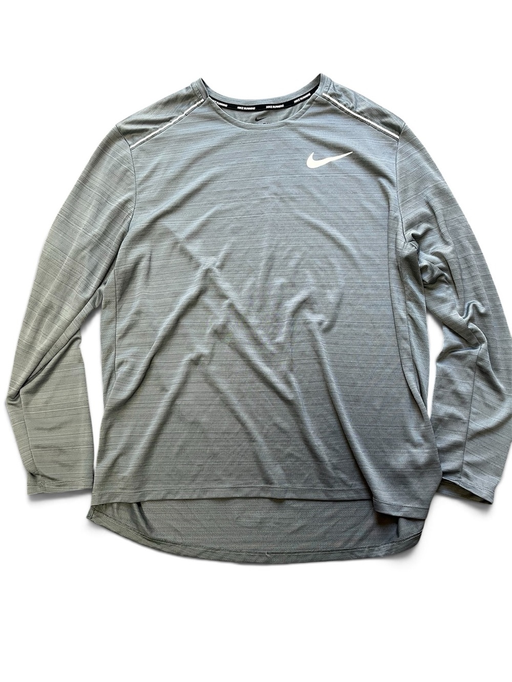 Nike Long-Sleeve Crew Neck Performance Shirt in Heather Gray with White Swoosh